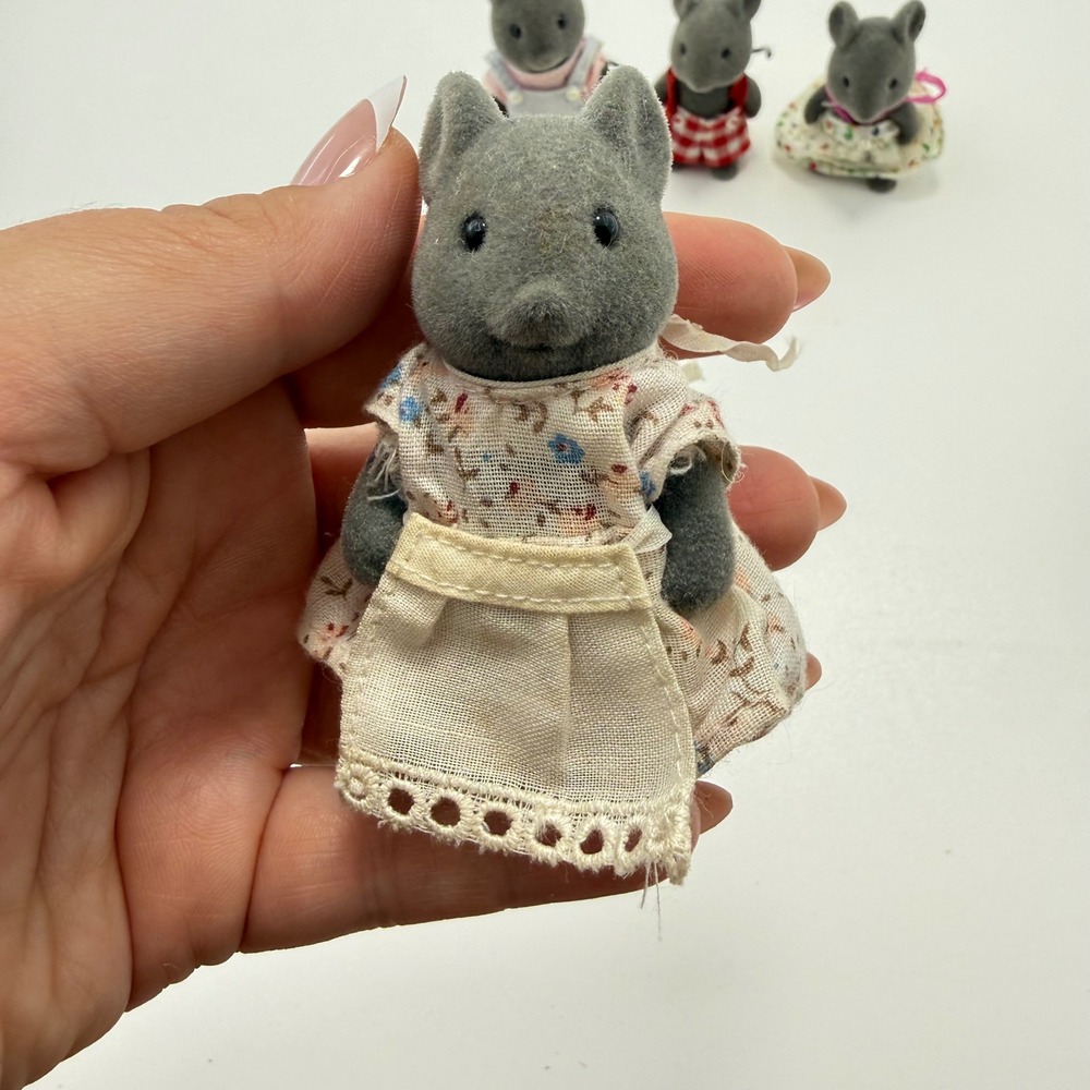 Vintage Sylvanian Family/Calico Critters Thistlethorn Mouse Family Set of 4 - Picture 4 of 12